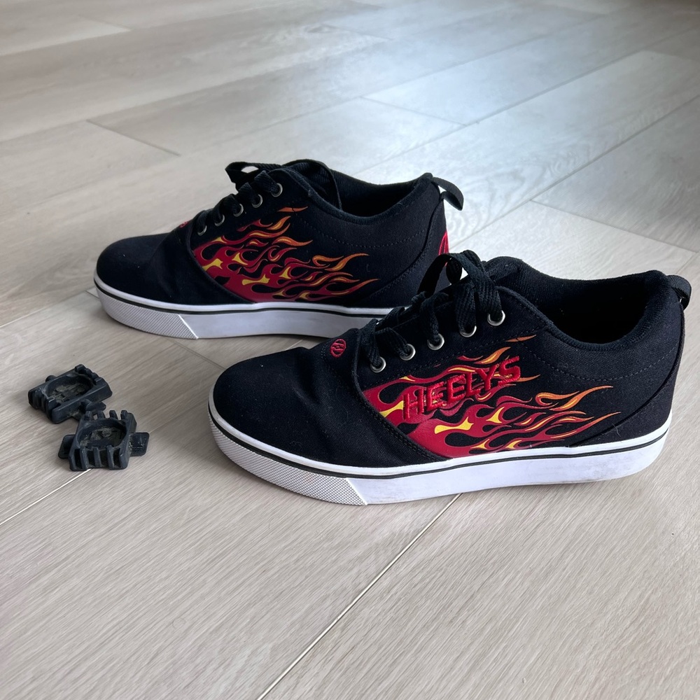 LIKE NEW HEELYS Pro 20 Prints Flames 🔥